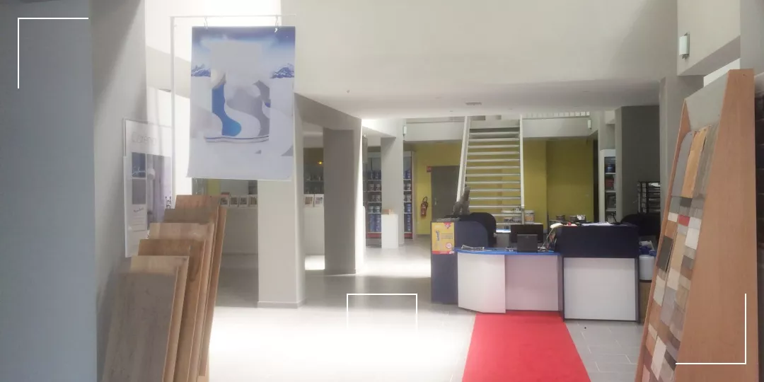 Bureaux showroom a louer douai proche centre villle immeuble emblématique proximité gare espaces rénovés aménagement réserve